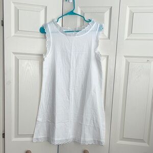 unbranded  White Sleeveless women's Dress.  CONT F